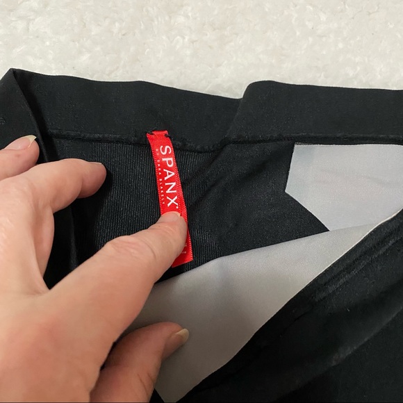 Spanx OnCore mid-thigh shorts - Picture 3 of 9